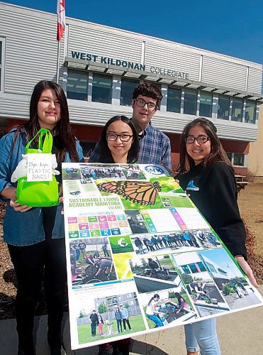 BORIS MINKEVICH / WINNIPEG FREE PRESS
From left, Tatiana Schwenzer, Christina Tran, Victor Selby, and Destiny Bushie pose with a poster and some plastic bags. The West Kildonan Collegiate grade 12 students have started an education campaign and petition trying to get the city of Winnipeg to ban single use plastic bags. Photo taken at the high school. DAVE BAXTER STORY. April 19, 2018