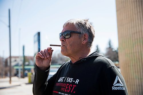 MIKAELA MACKENZIE / WINNIPEG FREE PRESS
Garry Walker smokes across the street from Bar Italia's patio in the warm spring weather on Corydon in Winnipeg on Thursday, April 19, 2018. A new patio smoking ban on took effect on April first.
Mikaela MacKenzie / Winnipeg Free Press 2018.