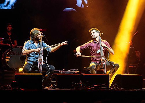 MIKE SUDOMA / WINNIPEG FREE PRESS
2Cellos' Luka Sulic (right) and Stjepan Hauser (left) take the stage at Bell MTS Place Thursday night as they put together their own flavour of modern pop music. April 19, 2018.