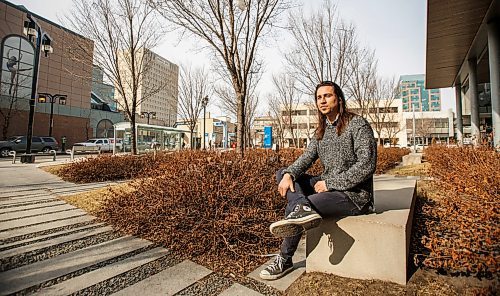 MIKE DEAL / WINNIPEG FREE PRESS
Matt Robinson a planner / urbanist talks about revitalizing the downtown area while in the park outside the Manitoba Hydro building on Graham Avenue.
180420 - Friday, April 20, 2018.