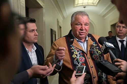 RUTH BONNEVILLE / WINNIPEG FREE PRESS

MMF President David Chartrand in media scrum outside the door of Cliff Cullen's office at the Legislature after having meeting with Cullen Friday.  

See Nick Martin Story.  


April 19,  2018

