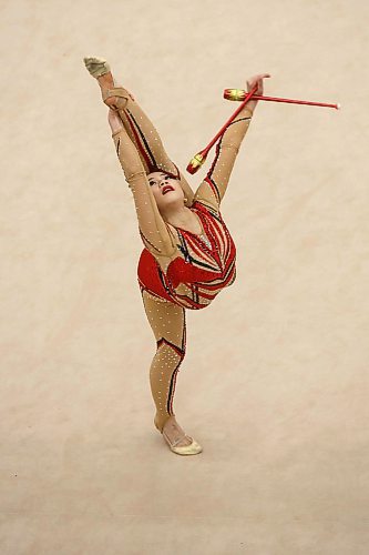 MIKE DEAL / WINNIPEG FREE PRESS
The Rhythmic Gymnastics 2018 Western Regional Championships at the Sport for Life Centre Friday afternoon.
Sophia Yun performs with clubs for team ERSGA.
180420 - Friday, April 20, 2018.