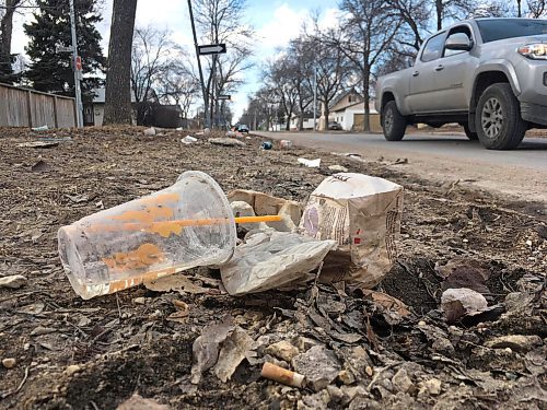 RUTH BONNEVILLE / WINNIPEG FREE PRESS


Garbage is strewn along the boulevard on Wilton Street. 
For story on street cleaning starting Monday.  


April 20,  2018
