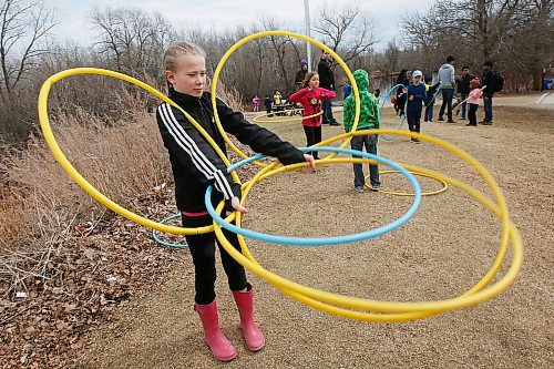 JOHN WOODS / WINNIPEG FREE PRESS
Kimberly Mason, 10, practices her hoop dancing and takes in the Earth Day activities at Fort Whyte Sunday, April 22, 2018.