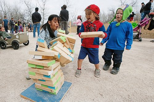 JOHN WOODS / WINNIPEG FREE PRESS
Genikha Dela Cruz, 6, and Julius Mason, 4, get excited as their stack falls over and Mason's brother Reign, 3, looks on as they take in the Earth Day activities at Fort Whyte Sunday, April 22, 2018.