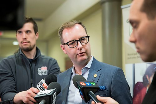 MIKAELA MACKENZIE / WINNIPEG FREE PRESS
Association of Manitoba Municipalities president Chris Goertzen scrums with the media at the Manitoba Municipal Administrators Association Conference in Winnipeg on Monday, April 23, 2018.
Mikaela MacKenzie / Winnipeg Free Press 2018.