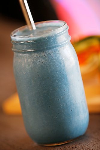 JOHN WOODS / WINNIPEG FREE PRESS
Blue Majic smoothie at Acorn Cafe in Generation Green Monday, April 23, 2018.