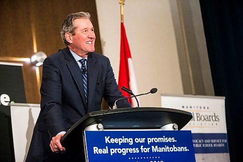 MIKAELA MACKENZIE / WINNIPEG FREE PRESS
P remier Brian Pallister speaks at a Manitoba Chambers of Commerce event at the Delta in Winnipeg on Tuesday, April 24, 2018.
Mikaela MacKenzie / Winnipeg Free Press 2018.