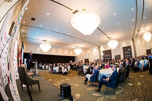 MIKAELA MACKENZIE / WINNIPEG FREE PRESS
Premier Brian Pallister speaks at a Manitoba Chambers of Commerce event at the Delta in Winnipeg on Tuesday, April 24, 2018.
Mikaela MacKenzie / Winnipeg Free Press 2018.