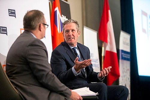 MIKAELA MACKENZIE / WINNIPEG FREE PRESS
The Manitoba Chambers of Commerce hosts a conversation between premier Brian Pallister and chamber president Chuck Davidson at the Delta in Winnipeg on Tuesday, April 24, 2018.
Mikaela MacKenzie / Winnipeg Free Press 2018.