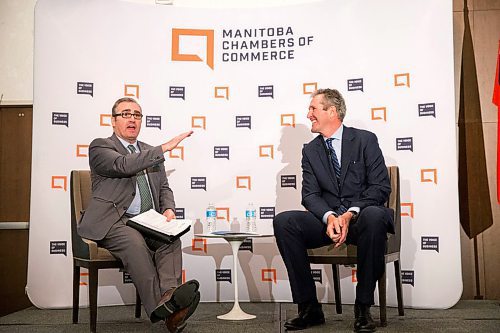 MIKAELA MACKENZIE / WINNIPEG FREE PRESS
The Manitoba Chambers of Commerce hosts a conversation between premier Brian Pallister and chamber president Chuck Davidson at the Delta in Winnipeg on Tuesday, April 24, 2018.
Mikaela MacKenzie / Winnipeg Free Press 2018.