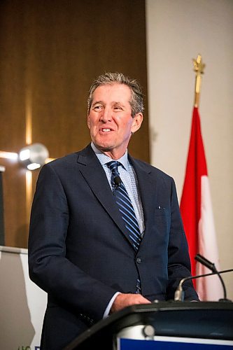 MIKAELA MACKENZIE / WINNIPEG FREE PRESS
Premier Brian Pallister speaks at a Manitoba Chambers of Commerce event at the Delta in Winnipeg on Tuesday, April 24, 2018.
Mikaela MacKenzie / Winnipeg Free Press 2018.