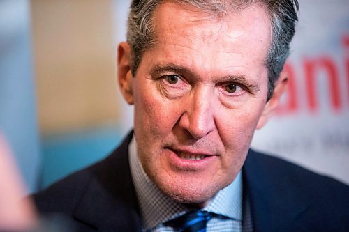 MIKAELA MACKENZIE / WINNIPEG FREE PRESS
Premier Brian Pallister scrums with the media at a Manitoba Chambers of Commerce event at the Delta in Winnipeg on Tuesday, April 24, 2018.
Mikaela MacKenzie / Winnipeg Free Press 2018.