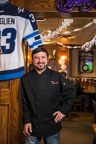 MIKAELA MACKENZIE / WINNIPEG FREE PRESS
Tony Siwicki, owner of Silver Heights, poses for a portrait during the lunch rush in his restaurant in Winnipeg on Tuesday, April 24, 2018. The Jets being in the playoffs is having a trickle-down effect on business at the bars and restaurants around town.
Mikaela MacKenzie / Winnipeg Free Press 2018.