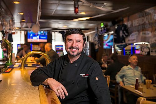 MIKAELA MACKENZIE / WINNIPEG FREE PRESS
Tony Siwicki, owner of Silver Heights, poses for a portrait during the lunch rush in his restaurant in Winnipeg on Tuesday, April 24, 2018. The Jets being in the playoffs is having a trickle-down effect on business at the bars and restaurants around town.
Mikaela MacKenzie / Winnipeg Free Press 2018.