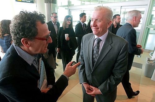 BORIS MINKEVICH / WINNIPEG FREE PRESS
Winnipeg Airports Authority (WAA) Annual Public Meeting held at the Winnipeg Richardson International Airport Departures Level, 1970 Wellington Avenue. From Left, Winnipeg Free Press business reporter Martin Cash interviews WAA President and CEO Barry Rempel after the official part of the event. MARTIN CASH STORY. April 25, 2018