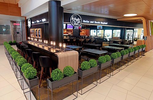 BORIS MINKEVICH / WINNIPEG FREE PRESS
The new Flight Club restaurant and lounge on the main floor of the Winnipeg Richardson International Airport. Grand opening is tomorrow. It's where the Manitoba Liquor Mart used to be. MARTIN CASH STORY. April 25, 2018