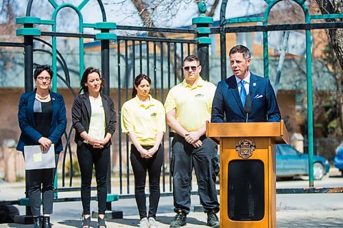 MIKAELA MACKENZIE / WINNIPEG FREE PRESS
Mayor Bowman announces funding to support a new foot patrol ambassador program for the Osborne Village neighbourhood in Winnipeg on Wednesday, April 25, 2018. 
Mikaela MacKenzie / Winnipeg Free Press 2018.