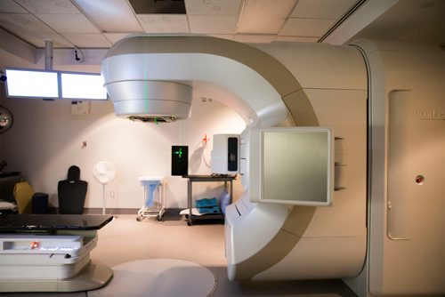 MIKAELA MACKENZIE / WINNIPEG FREE PRESS
The new linear accelerator at the CancerCare clinic in Winnipeg on Wednesday, April 25, 2018. 
Mikaela MacKenzie / Winnipeg Free Press 2018.