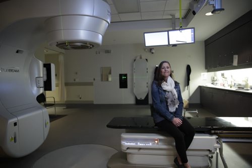 MIKAELA MACKENZIE / WINNIPEG FREE PRESS
Jennifer Dornbush, who is going through her second round with cancer, sits in front of the new linear accelerator after a treatment at the CancerCare clinic in Winnipeg on Wednesday, April 25, 2018. 
Mikaela MacKenzie / Winnipeg Free Press 2018.