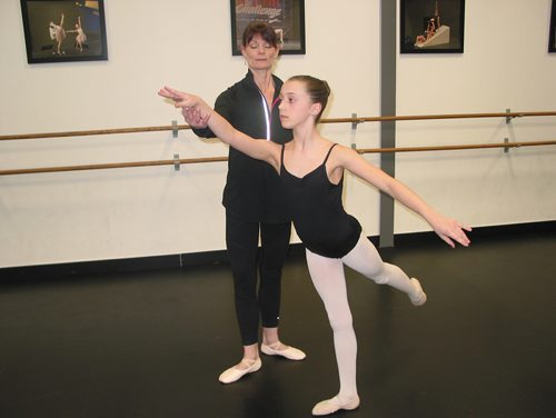 Canstar Community News April 16, 2018 - Brynn Renolds, of Headingley, is shown with Marilee Schroeder, her ballet instructor at Kids Etc Movement Studio. (ANDREA GEARY/CANSTAR COMMUNITY NEWS)