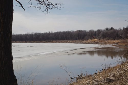 Canstar Community News April 25, 2018 - Looking north on the Red River from King's Park. Flooding on the river is expected to remain low this spring. (DANIELLE DA SILVA/SOUWESTER/CANSTAR)