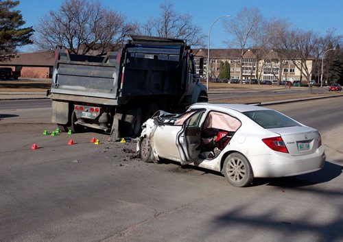BORIS MINKEVICH / WINNIPEG FREE PRESS
A MVC between a white sedan and a dump truck overnight at Grant Ave. and Elmhurst Road. Police continue to investigate it this morning. April 26, 2018