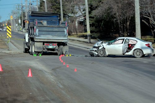 BORIS MINKEVICH / WINNIPEG FREE PRESS
A MVC between a white sedan and a dump truck overnight at Grant Ave. and Elmhurst Road. Police continue to investigate it this morning. April 26, 2018