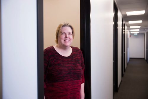 MIKAELA MACKENZIE / WINNIPEG FREE PRESS
Donna Alden-Bugden, a nurse practitioner, poses for a portrait in her office in Winnipeg on Thursday, April 26, 2018. Nurses in private practice are seeing an increase in patients following some of the health care changes that have been made recently.
Mikaela MacKenzie / Winnipeg Free Press 2018.