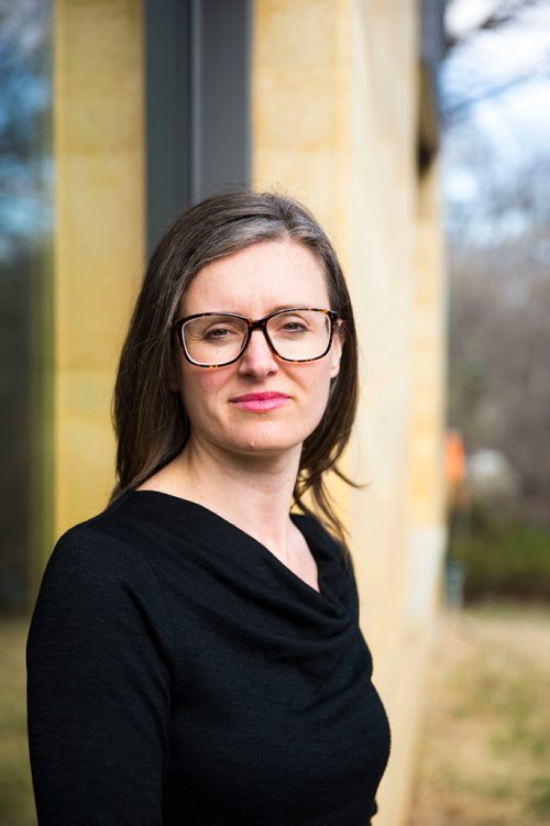 MIKAELA MACKENZIE / WINNIPEG FREE PRESS
Lisa Stepnuk, project coordinator of the 30 by 30 initiative, poses for a portrait in her backyard in Winnipeg on Friday, April 27, 2018. Engineers Geoscientists Manitoba is about to launch a Project 30 campaign to get 30 per cent women engineers by 2030.
Mikaela MacKenzie / Winnipeg Free Press 2018.