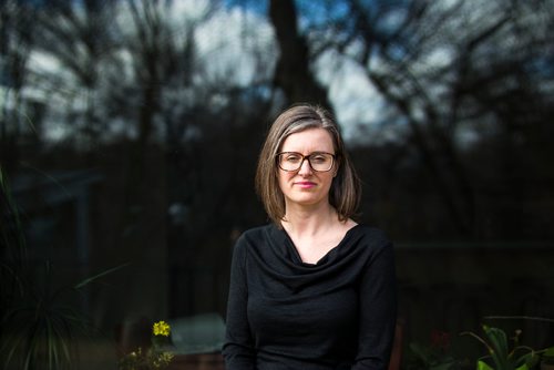 MIKAELA MACKENZIE / WINNIPEG FREE PRESS
Lisa Stepnuk, project coordinator of the 30 by 30 initiative, poses for a portrait in her backyard in Winnipeg on Friday, April 27, 2018. Engineers Geoscientists Manitoba is about to launch a Project 30 campaign to get 30 per cent women engineers by 2030.
Mikaela MacKenzie / Winnipeg Free Press 2018.