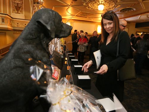 JASON HALSTEAD / WINNIPEG FREE PRESS

Attendee Sandra Duma checks out silent auction items at Pairings With Pulford, a fundraising event for Pulford Community Living Services at the Metropolitan Entertainment Centre on April 6, 2018. (See Social Page)