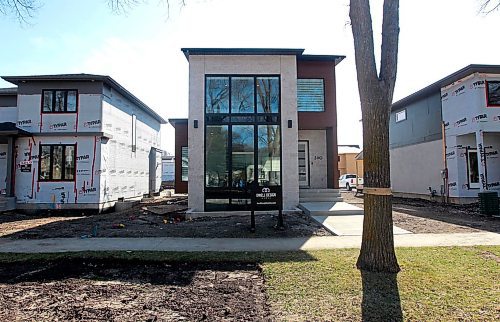 BORIS MINKEVICH / WINNIPEG FREE PRESS
NEW HOMES - 390 Beaverbrook Street in River Heights. Dwell Design Homes, centre. Infill home. TODD LEWYS STORY  April 30, 2018