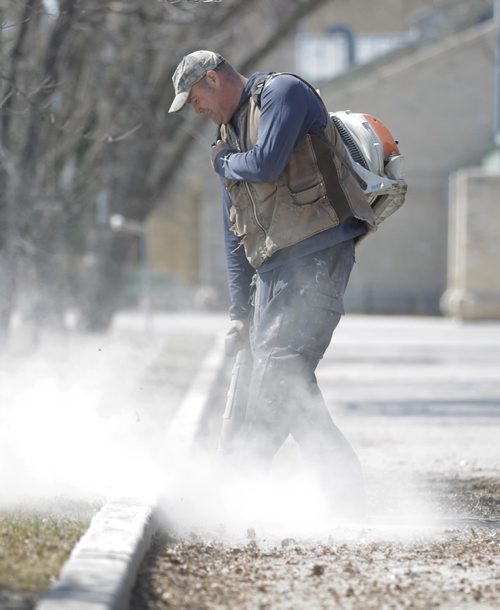 RUTH BONNEVILLE / WINNIPEG FREE PRESS

Dry weather intensifies the dust as crews clean up debris and leaves along Willow Ave. Monday afternoon.

Standup for dry weather. 


April 30,  2018
