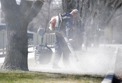 RUTH BONNEVILLE / WINNIPEG FREE PRESS

Dry weather intensifies the dust as crews clean up debris and leaves along Willow Ave. Monday afternoon.

Standup for dry weather. 


April 30,  2018
