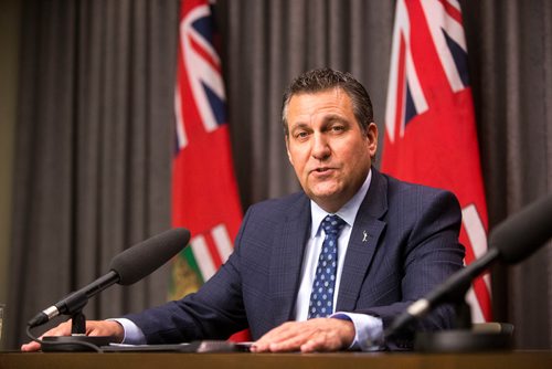 MIKAELA MACKENZIE / WINNIPEG FREE PRESS
Crown Services Minister Cliff Cullen speaks to the media about the PUB decision on Manitoba Hydro electricity rates at the Manitoba Legislative Building in Winnipeg on Tuesday, May 1, 2018.
Mikaela MacKenzie / Winnipeg Free Press 2018.