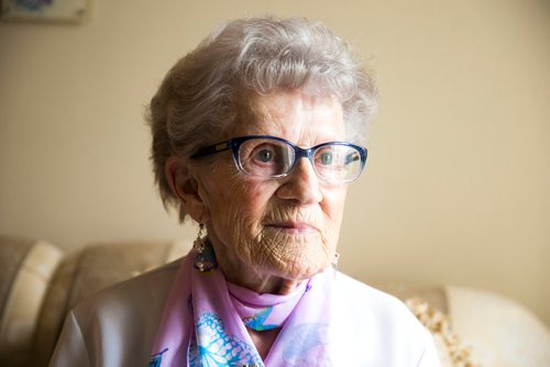 MIKAELA MACKENZIE / WINNIPEG FREE PRESS
Norma Hodgkins, 97, poses for a portrait in the Rosewood retirement residence in Winnipeg on Tuesday, May 1, 2018. A nurse for the past 75 years, she is long retired but her alma mater, Grace Hospital,  is honouring her at their annual nursing association dinner in June.
Mikaela MacKenzie / Winnipeg Free Press 2018.