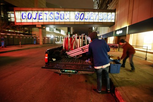 John Woods/Winnipeg Free Press
Crews clean up after the Winnipeg Jets' white out playoff party in downtown Winnipeg, Tuesday, May 1, 2018. 
