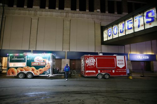 John Woods/Winnipeg Free Press
Crews clean up after the Winnipeg Jets' white out playoff party in downtown Winnipeg, Tuesday, May 1, 2018. 
