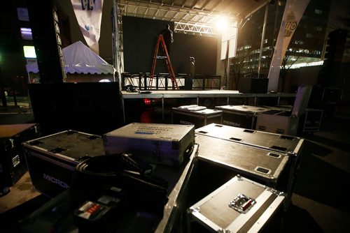 John Woods/Winnipeg Free Press
Crews clean up after the Winnipeg Jets' white out playoff party in downtown Winnipeg, Tuesday, May 1, 2018. 
