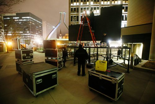 John Woods/Winnipeg Free Press
Crews clean up after the Winnipeg Jets' white out playoff party in downtown Winnipeg, Tuesday, May 1, 2018. 
