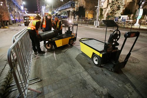 John Woods/Winnipeg Free Press
Crews clean up after the Winnipeg Jets' white out playoff party in downtown Winnipeg, Tuesday, May 1, 2018. 
