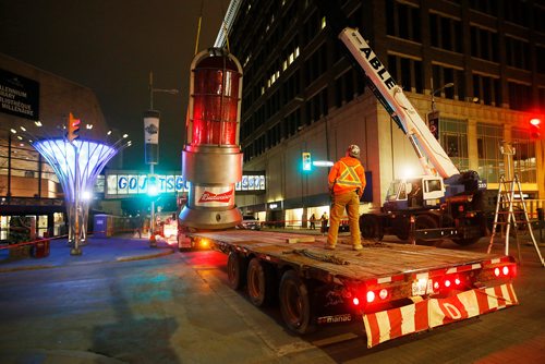 John Woods/Winnipeg Free Press
Crews clean up after the Winnipeg Jets' white out playoff party in downtown Winnipeg, Tuesday, May 1, 2018. 
