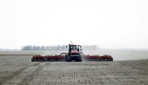 PHIL HOSSACK / WINNIPEG FREE PRESS - Spring seeding in a cloud of dust underway in the Red River Valley near Aubigny Wednesday afternoon. Warm dry weather has allowed machinery out onto the fields to seed. STAND-UP.  - May 2, 2018