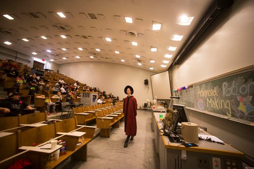 MIKAELA MACKENZIE / WINNIPEG FREE 
Kyle Saunders, a U of M chemistry student, leads a "potions class" at Discovery Days at the University of Manitoba in Winnipeg on Thursday, May 3, 2018. 
Mikaela MacKenzie / Winnipeg Free Press 2018.