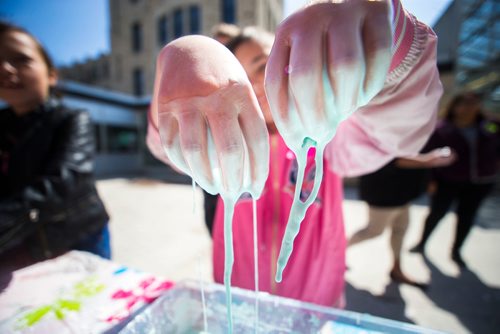 MIKAELA MACKENZIE / WINNIPEG FREE 
Breanna Anderson, a grade four student, plays with "oobleck" (a mixture of corn starch and water) at Discovery Days at the University of Manitoba in Winnipeg on Thursday, May 3, 2018. The event is an art-science-engineering mash-up with hands-on messy activities, "potions" classes, and more.
Mikaela MacKenzie / Winnipeg Free Press 2018.