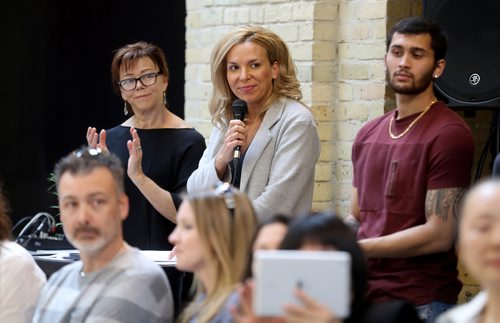 TREVOR HAGAN / WINNIPEG FREE PRESS
Jennifer Milner, of Panache Management, acting as MC with the microphone during a model search at The Forks, Sunday, May 6, 2018.