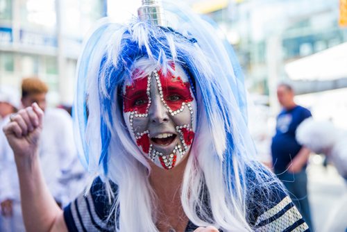 MIKAELA MACKENZIE / WINNIPEG FREE PRESS
Sheila Hathaway waits in line for the whiteout street party in Winnipeg on Monday, May 7, 2018. 
Mikaela MacKenzie / Winnipeg Free Press 2018.