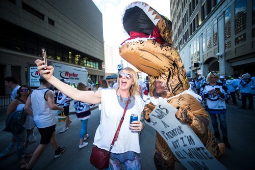 MIKAELA MACKENZIE / WINNIPEG FREE PRESS
Leanne Cater takes a selfie with Kelly Baldwin at the whiteout street party in Winnipeg on Monday, May 7, 2018. 
Mikaela MacKenzie / Winnipeg Free Press 2018.