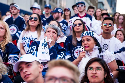 MIKAELA MACKENZIE / WINNIPEG FREE PRESS
Tina Quesnel (left) and Melanie IIag react during a tense game at the whiteout street party in Winnipeg on Monday, May 7, 2018. 
Mikaela MacKenzie / Winnipeg Free Press 2018.